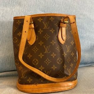 Louis Vuitton bucket in pm size